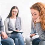 5 Cara Mengelola Kecemasan Sosial dengan Praktis