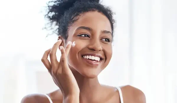 7 Tips Kulit Tetap Glowing Meski Lagi Jerawatan