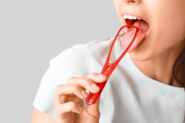 5 Cara Menghilangkan Plak di Lidah Secara Alami