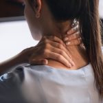 10 Tips Meredakan Nyeri Leher Setelah Aktivitas Berat