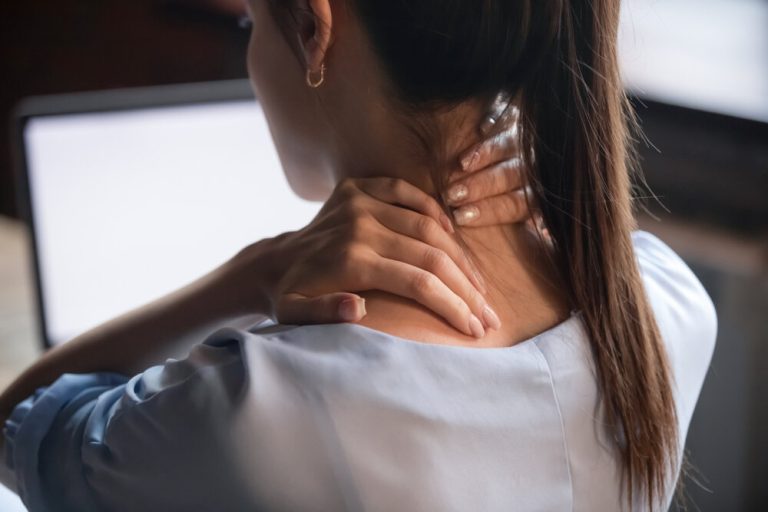 10 Tips Meredakan Nyeri Leher Setelah Aktivitas Berat