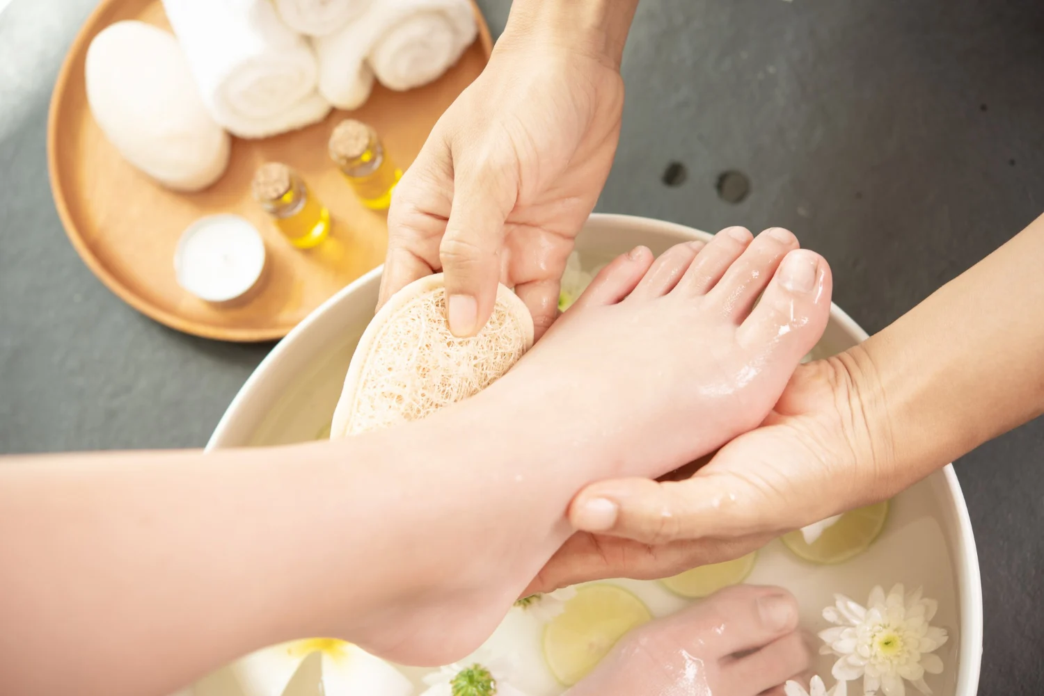 7 Tips Mengatasi Telapak Kaki Kering dan Kasar
