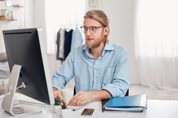 7 Cara Menjaga Leher Sehat Buat Pekerja Remote