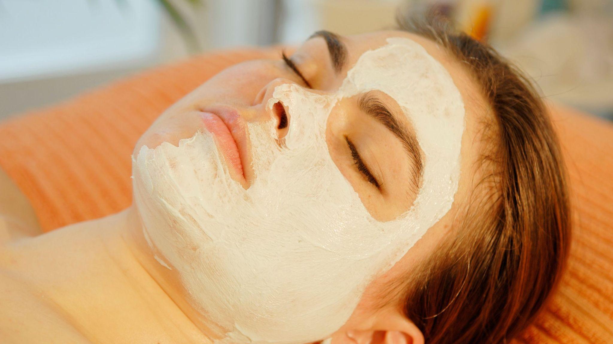 5 Masker DIY untuk Menghaluskan Kulit Dagu