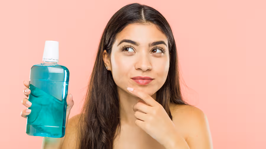 5 Rekomendasi Mouthwash Alami yang Aman dan Ampuh